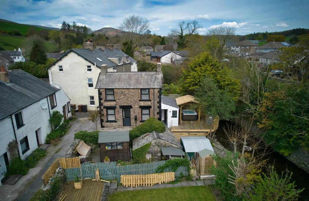 Luxurious Cottage With Hot Tub, Lake District Duddon ภายนอก รูปภาพ